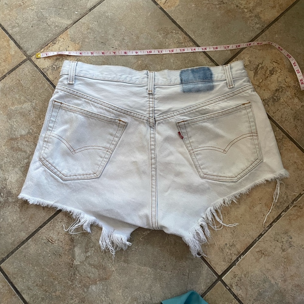 High rise Levi’s cut offs